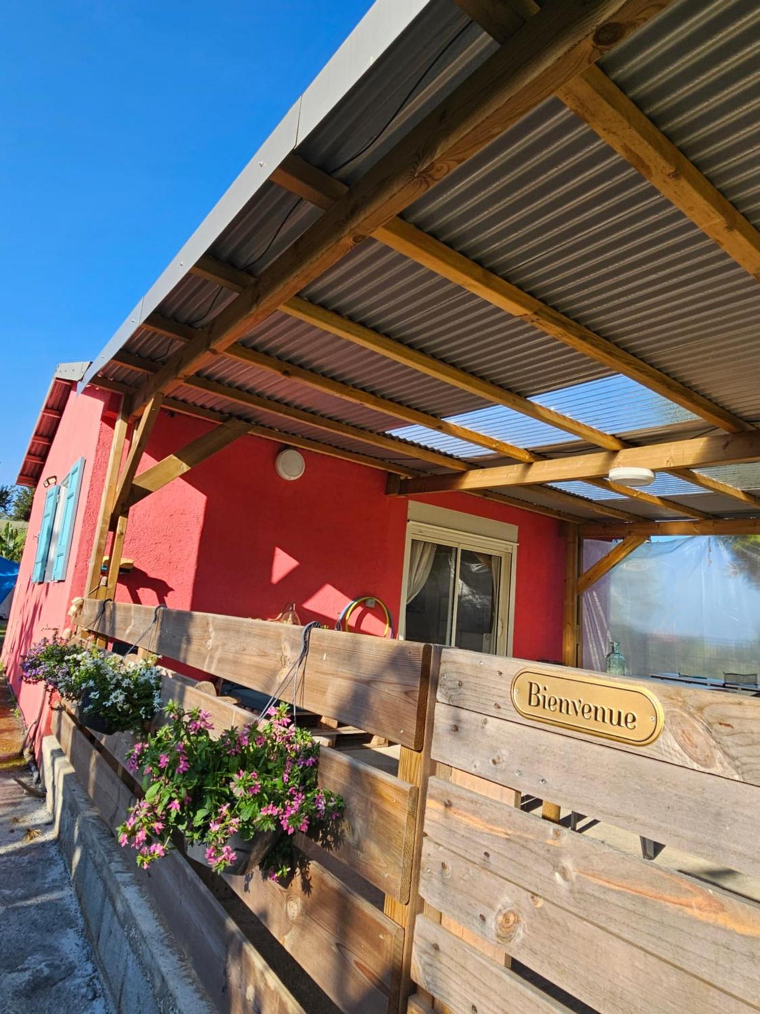 Au Coeur Des Plantations Guest House La Possession Exterior photo